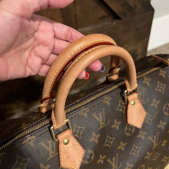 🔥SOLD: AUTHENTIC LV SPEEDY 40🔥 - Picture 2 of 15